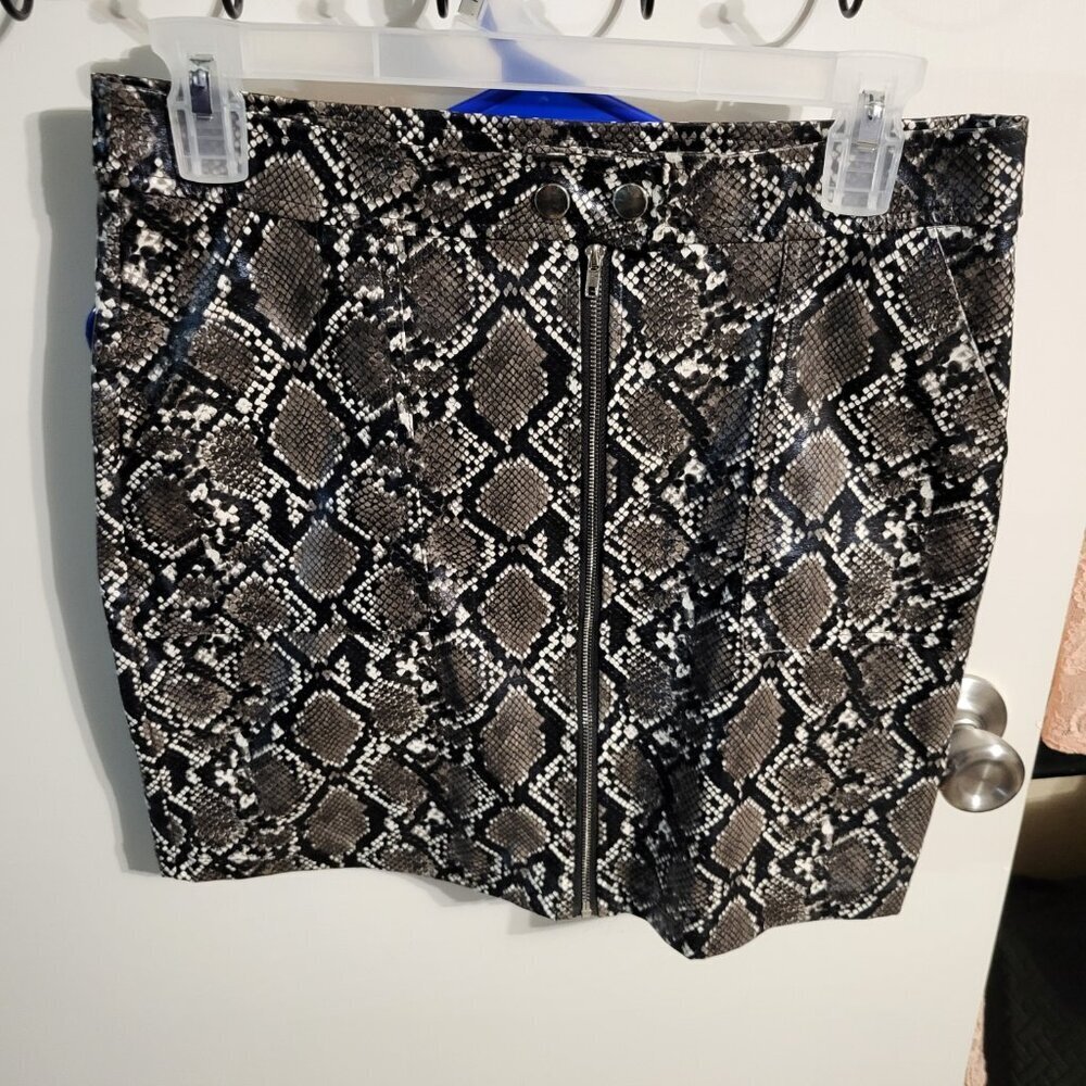 NWOT SHINESTAR SNAKESKIN PRINT SKIRT SZ S